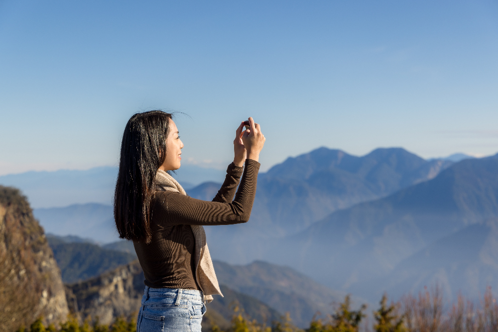 woman on hike  psychotherapy in sacramento