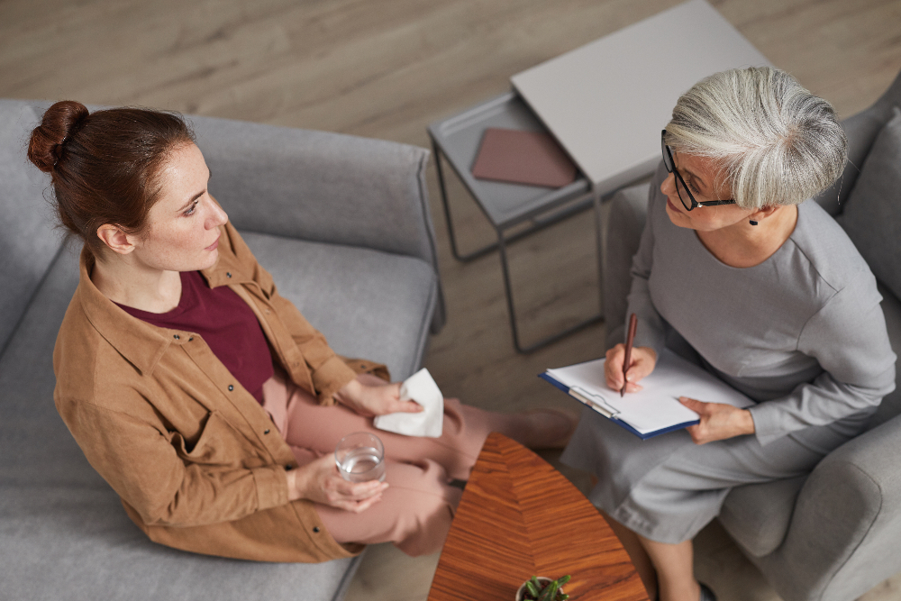 woman with mental disorder talking with therapist during motivational interviewing session